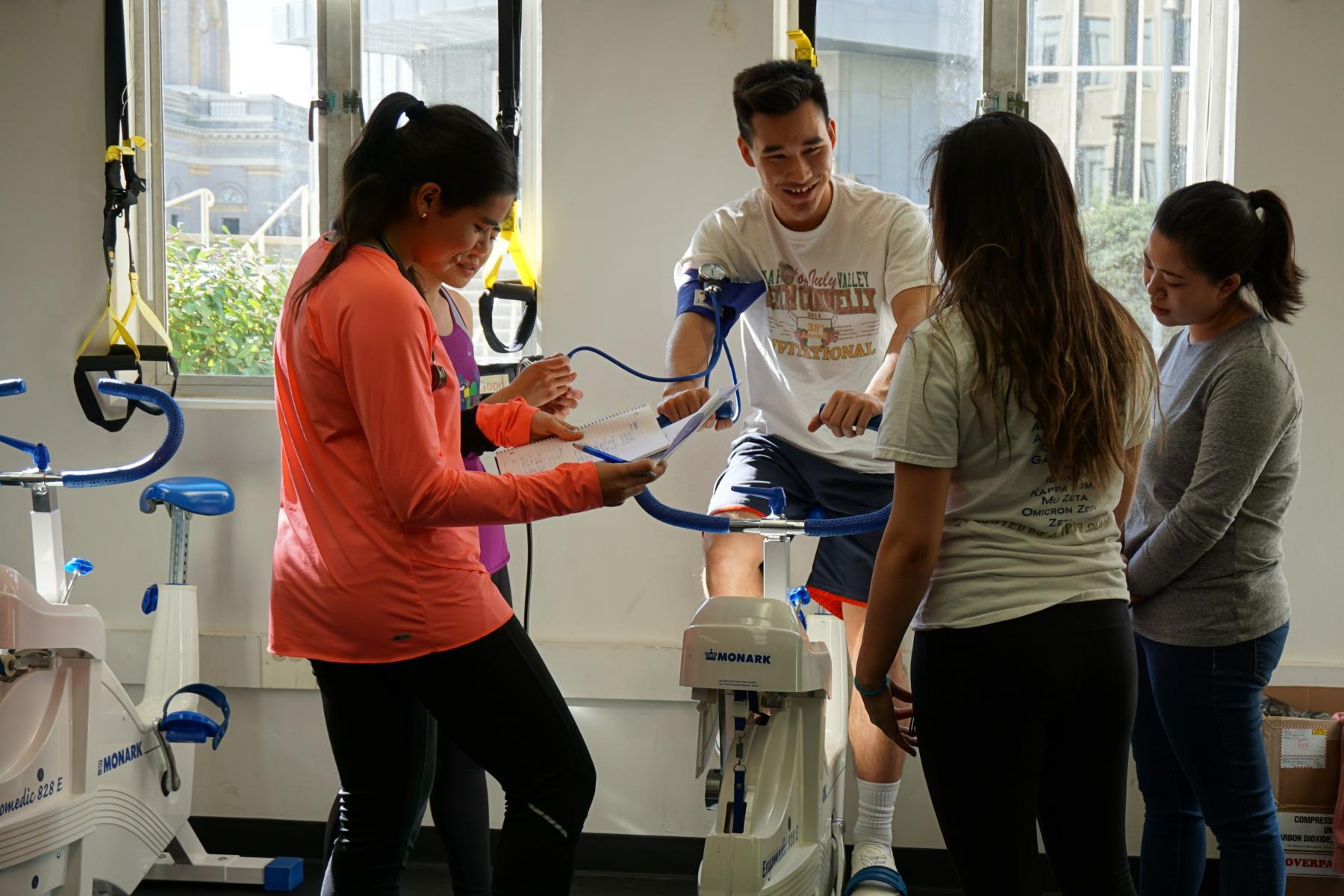 Kinesiology  students in exercise physiology lab
