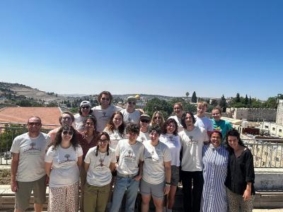students in panamora view of jerusalem