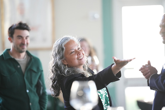 faculty gestures during conversation
