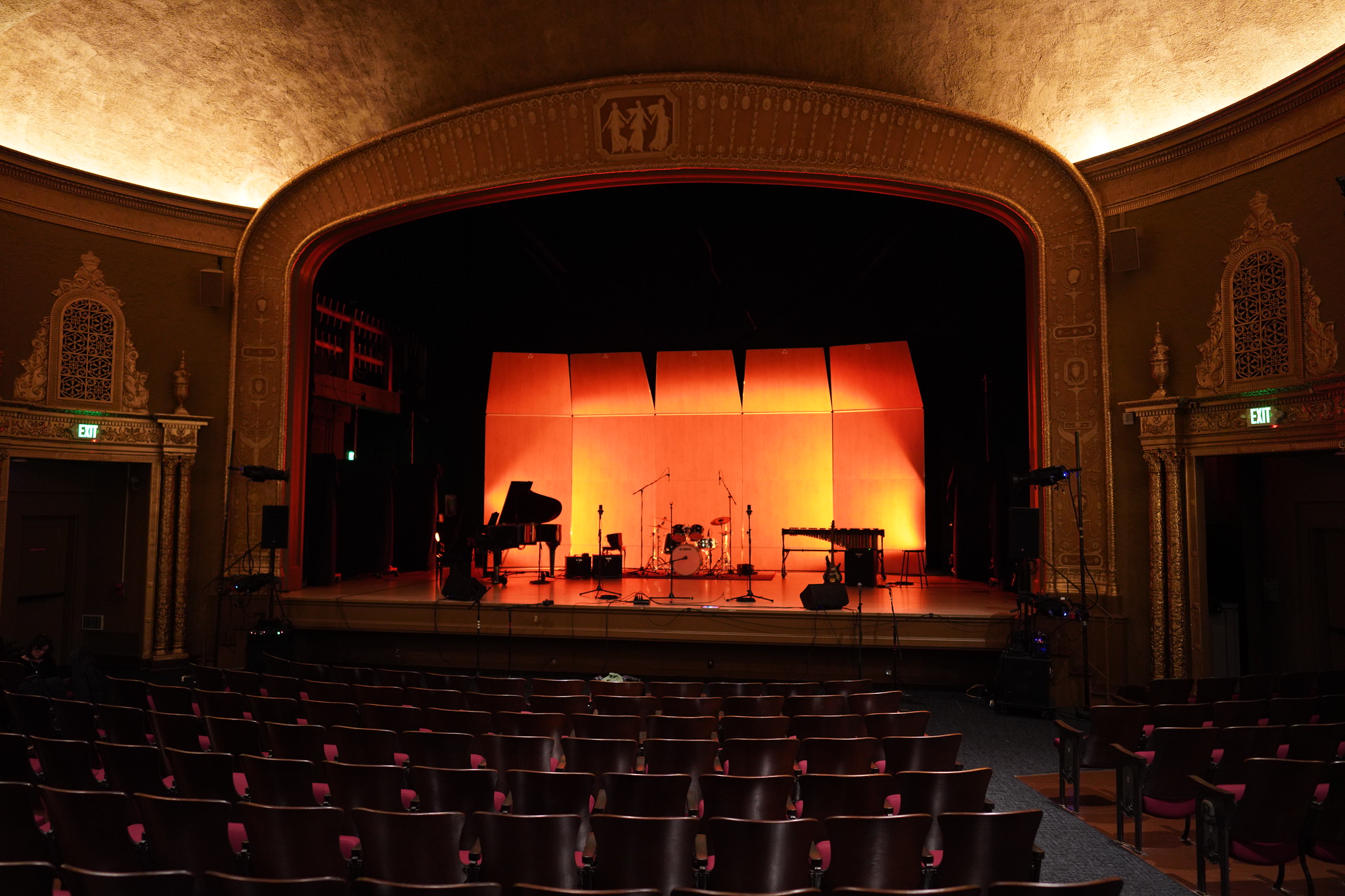 Presentation theater in low light