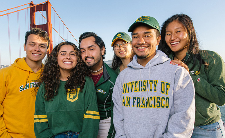 Students in front of Golden Gate Bridge.