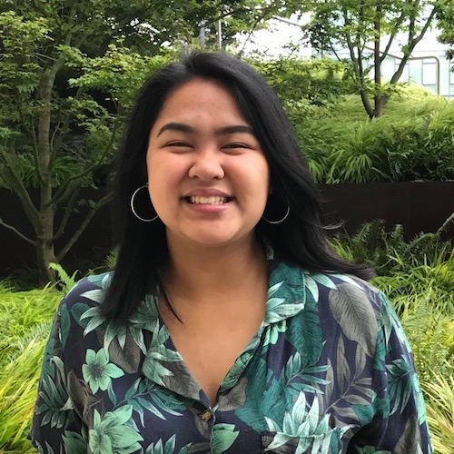 Picture of Alina Reyes smiling with plants in the background