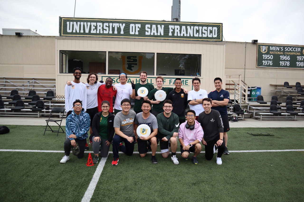 ultimate frisbee team photo